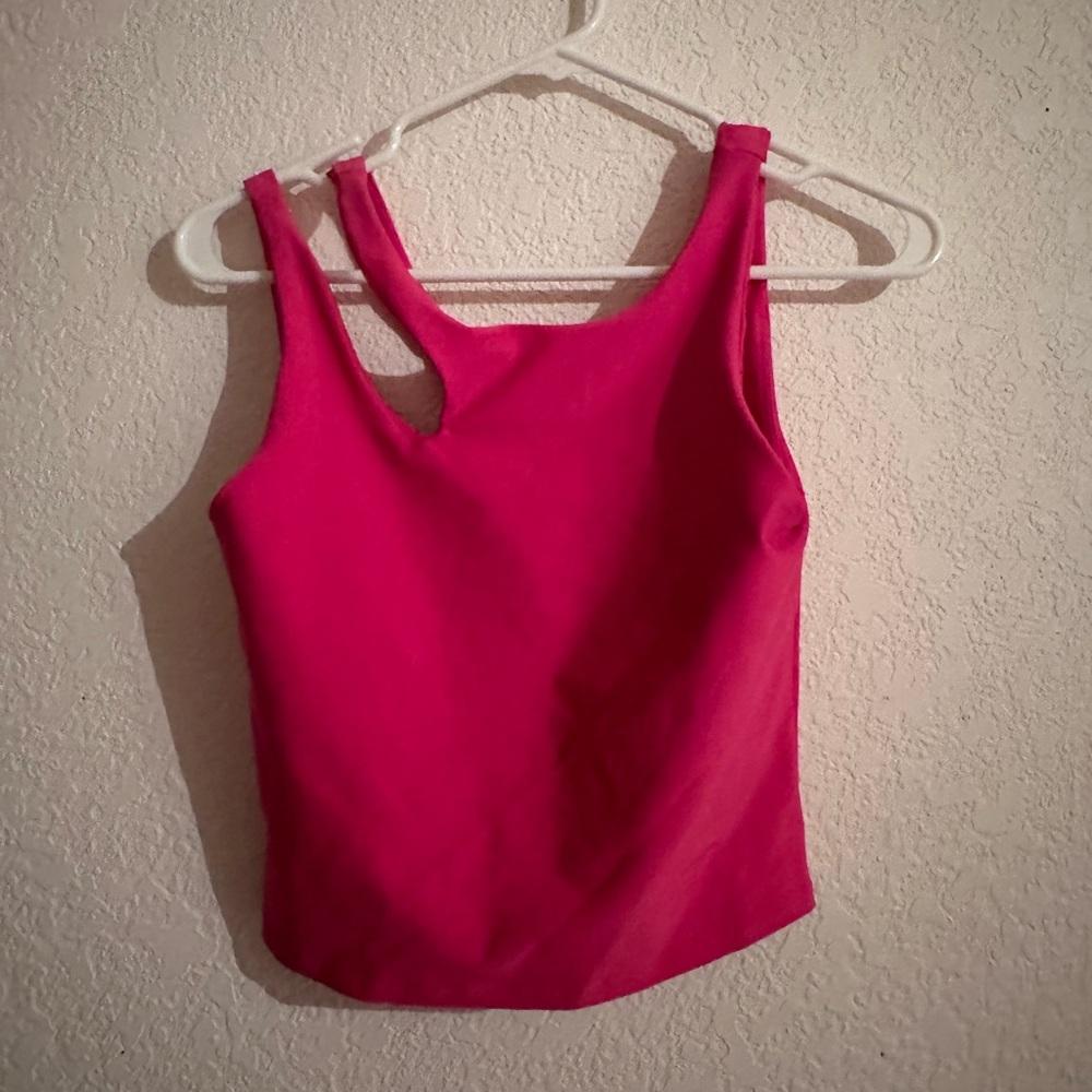 Becca Tanktop with a slit in the left shoulder